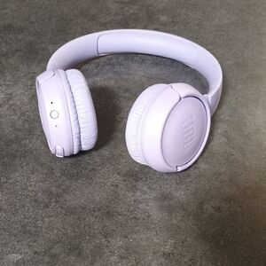 JBL Tune 520bt Lavender Over-Ear Wireless Headphones